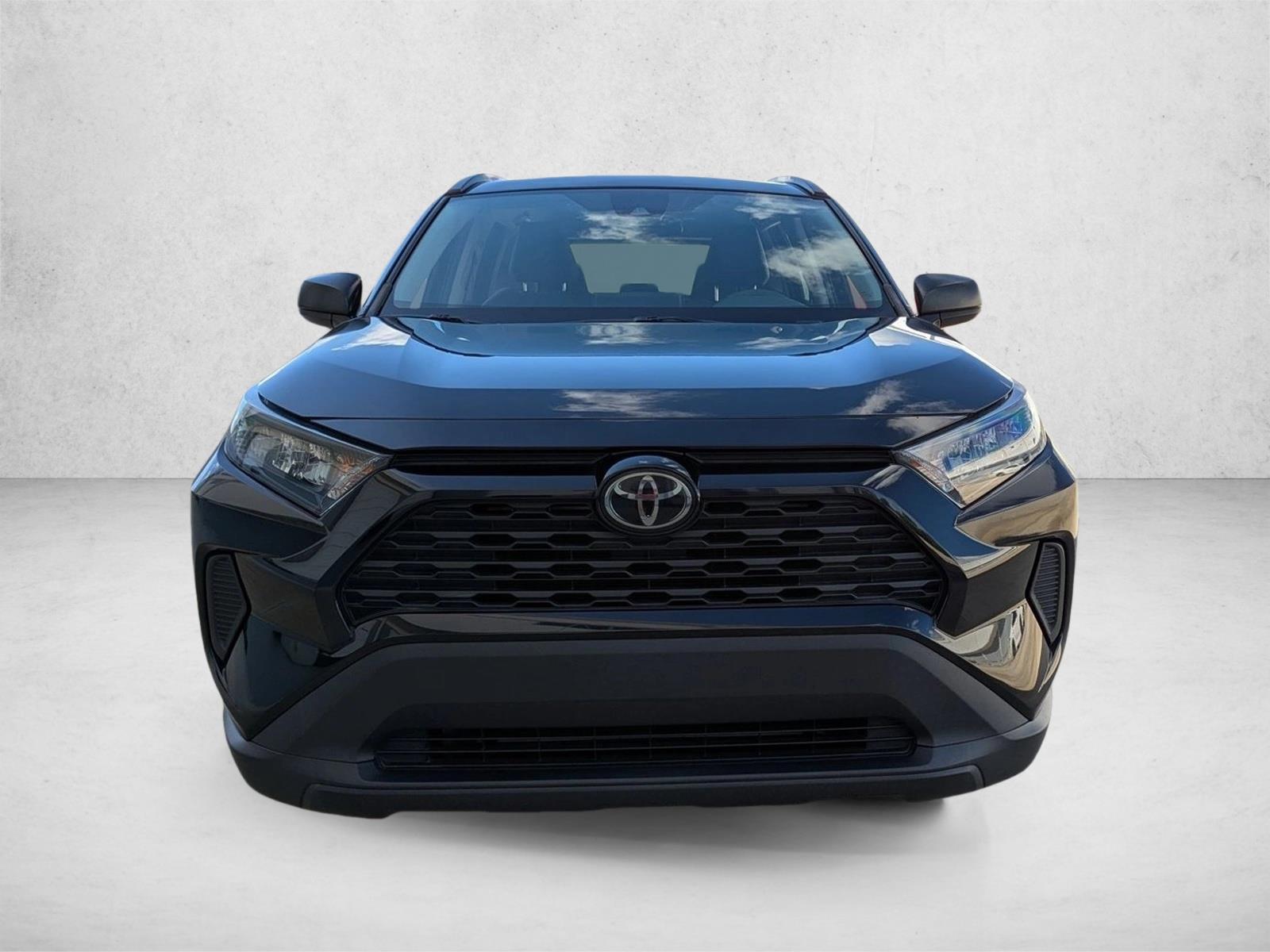 2021 Toyota RAV4 LE photo 2