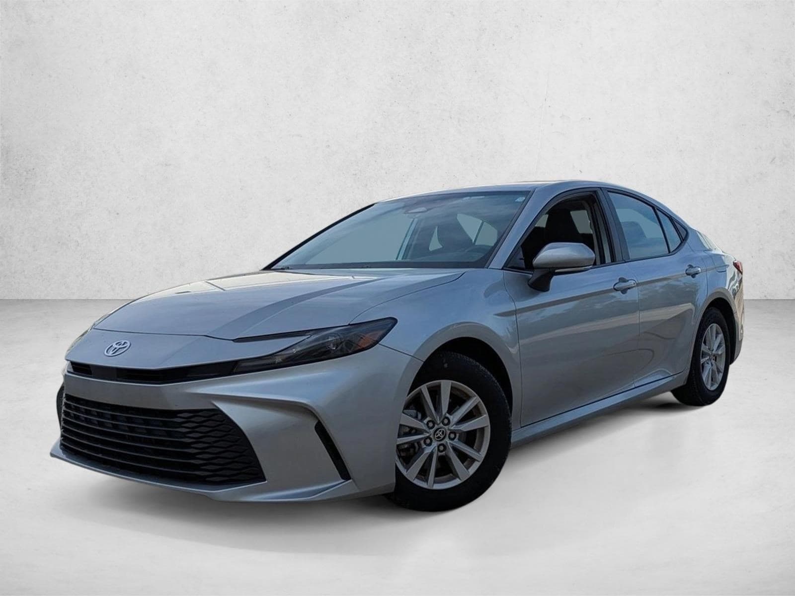 2025 Toyota Camry LE's photo