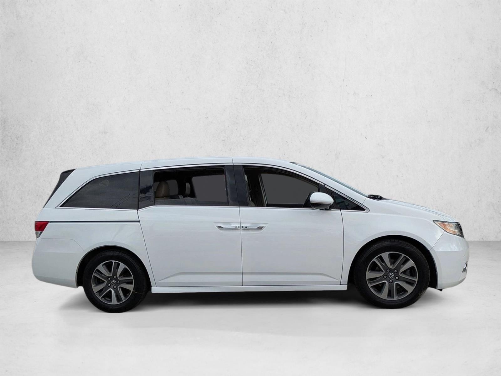 2014 Honda Odyssey Touring photo 3