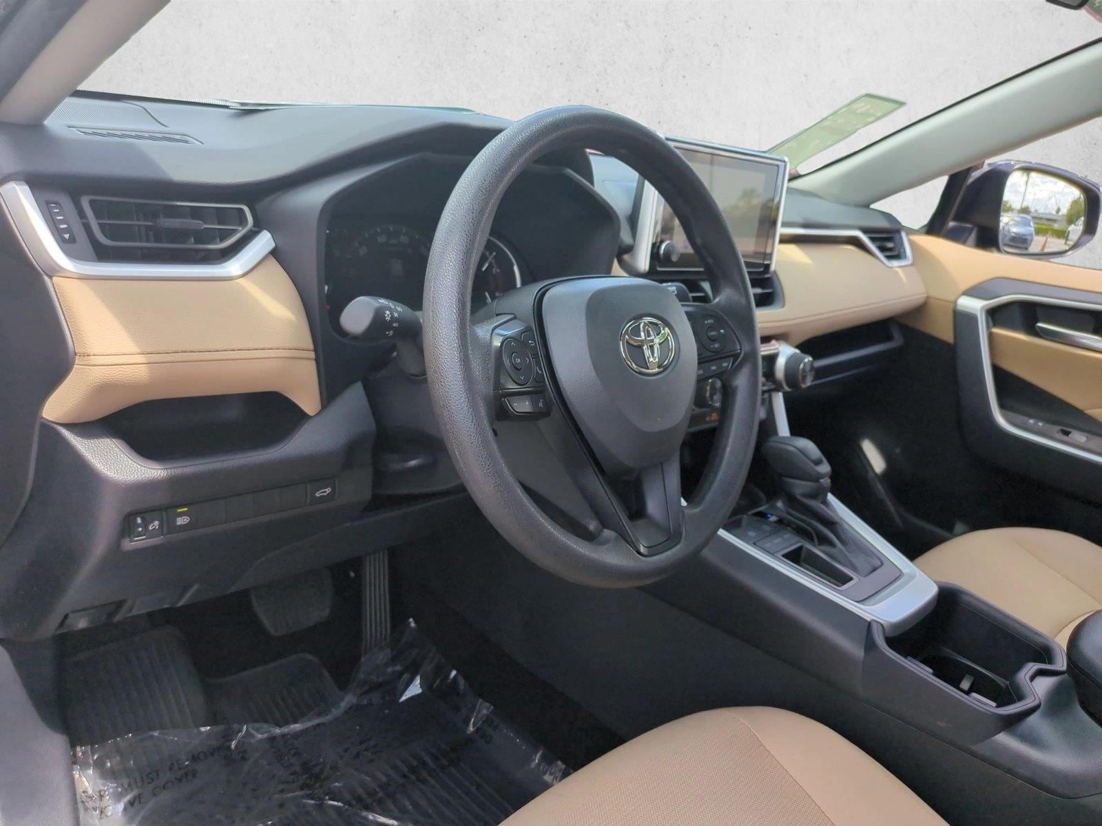2025 Toyota RAV4 XLE - Photo 10