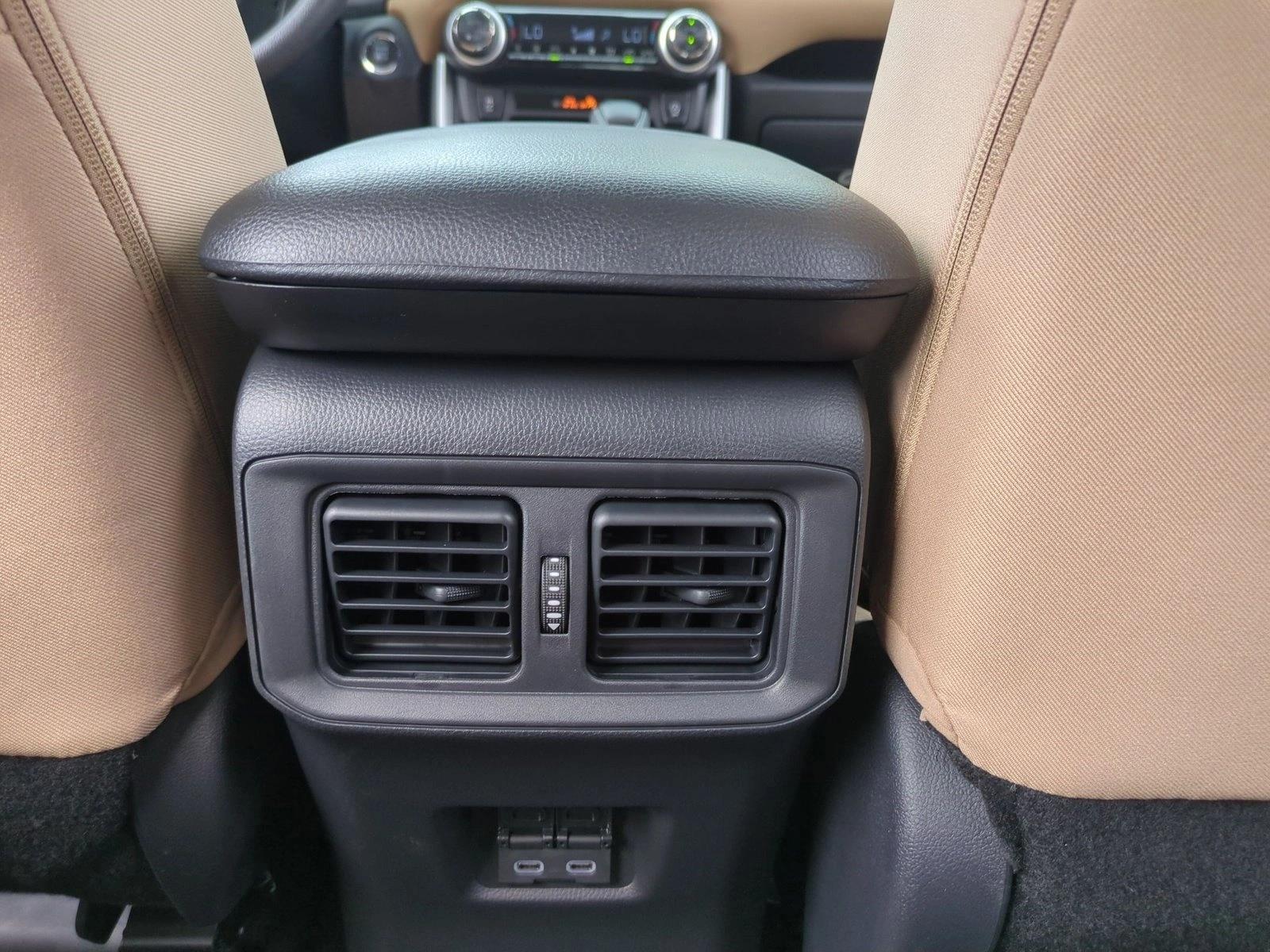 2025 Toyota RAV4 XLE - Photo 17
