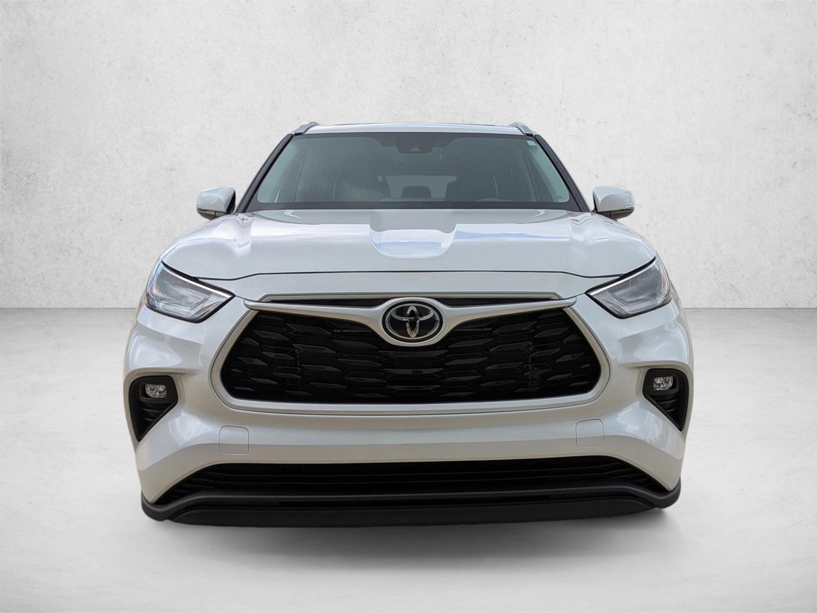 2024 Toyota Highlander XLE photo 2