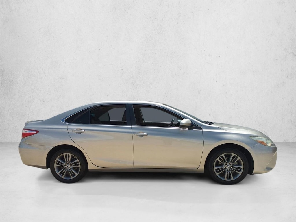 Used 2016 Toyota Camry SE Sedan