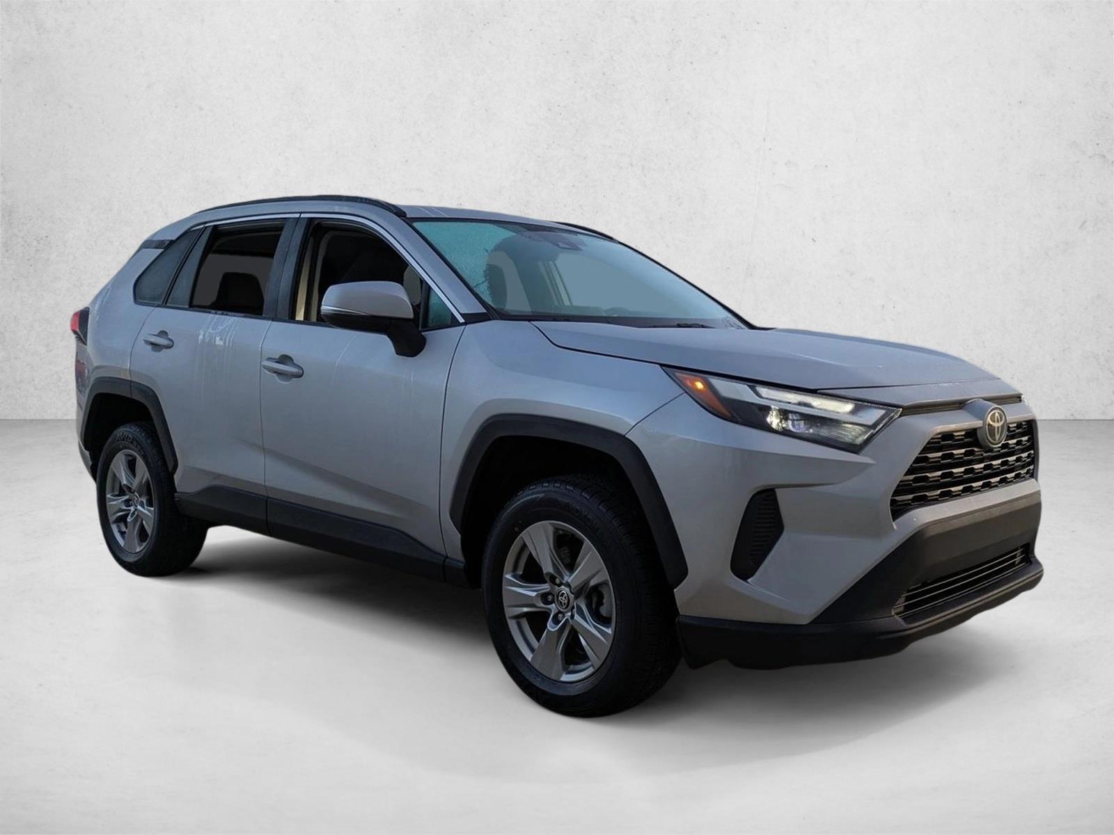 2024 Toyota RAV4 XLE photo 3