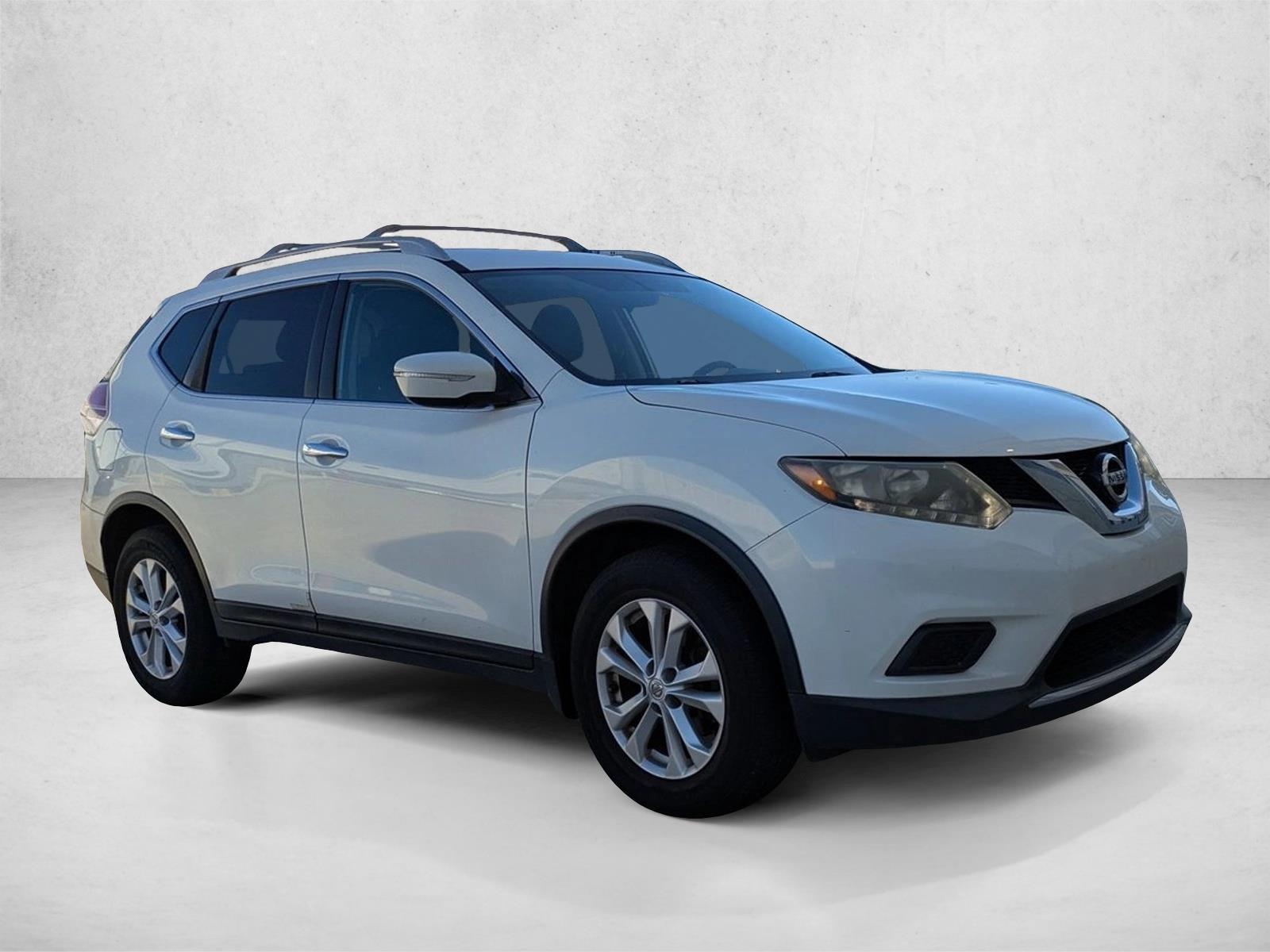 2014 Nissan Rogue SV photo 2