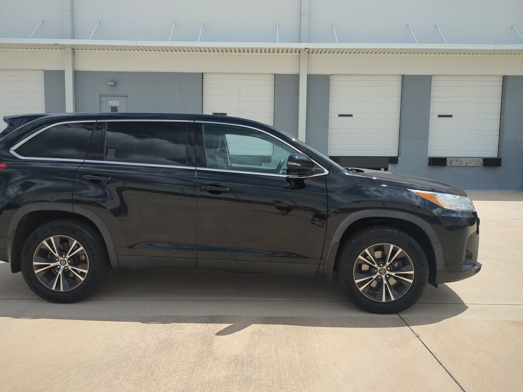 Used 2019 Toyota Highlander LE V6 SUV