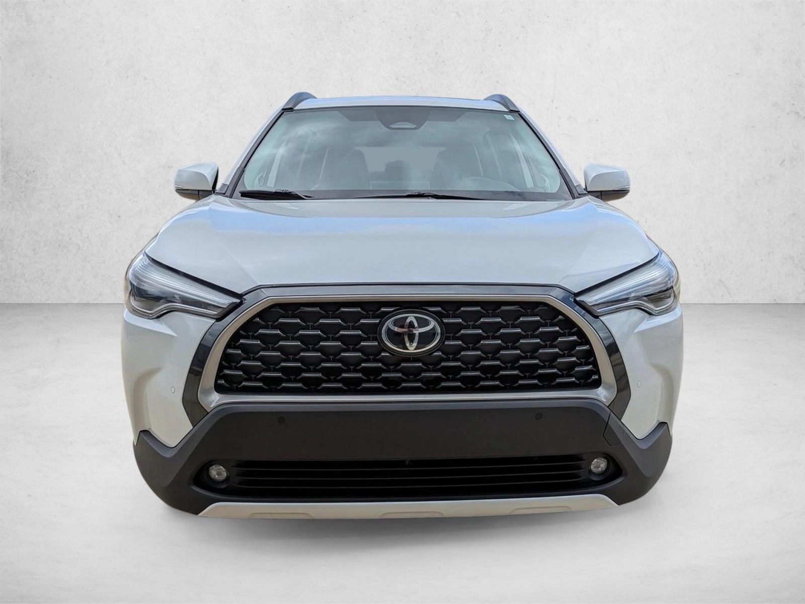 2024 Toyota Corolla Cross XLE photo 2