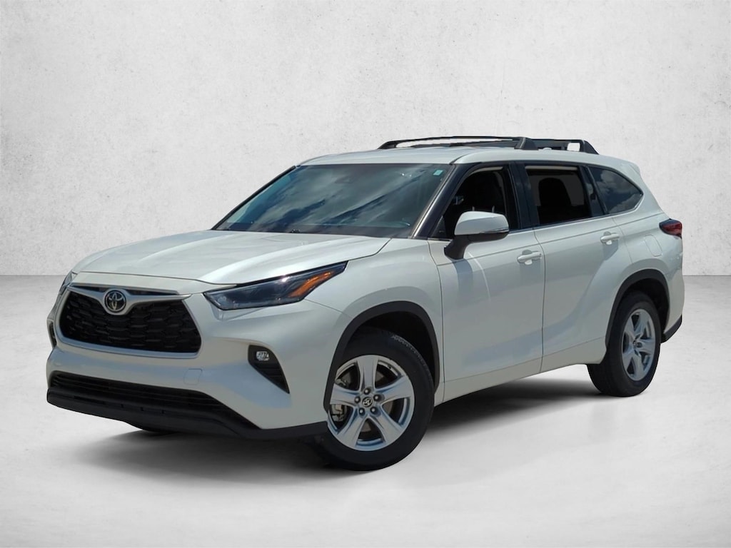 Used 2021 Toyota Highlander LE SUV