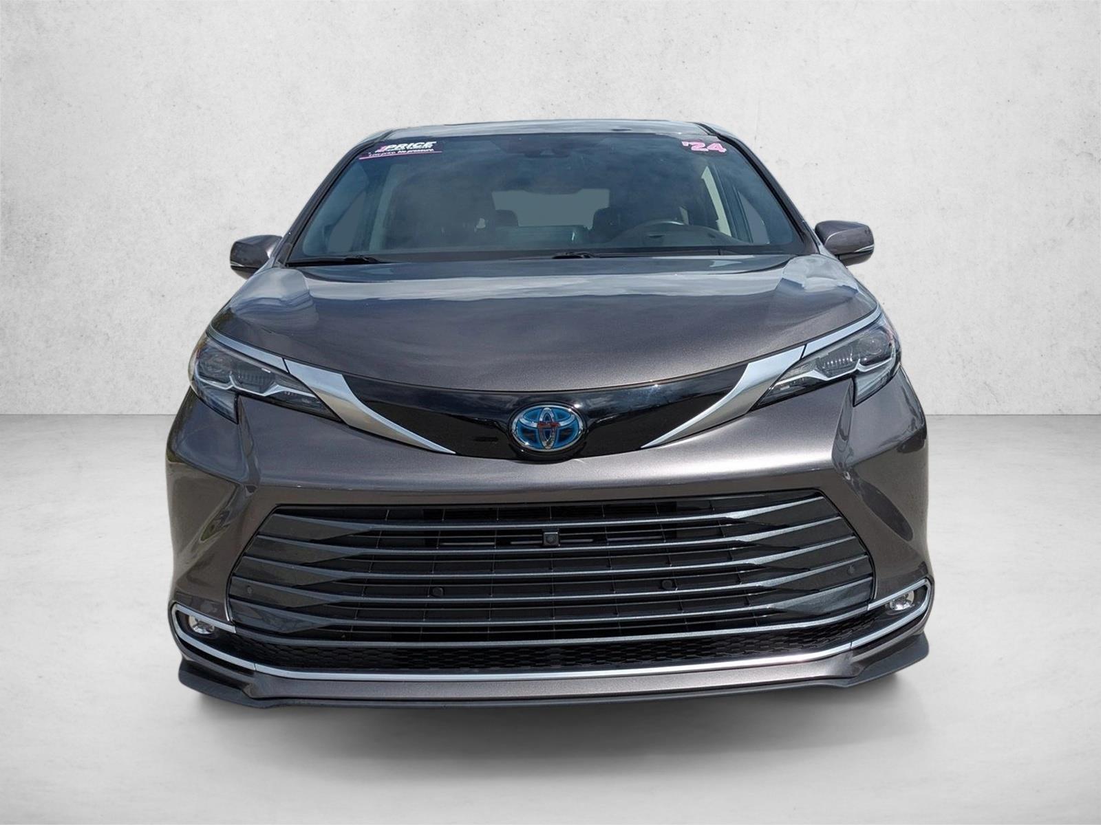 2024 Toyota Sienna Platinum photo 2