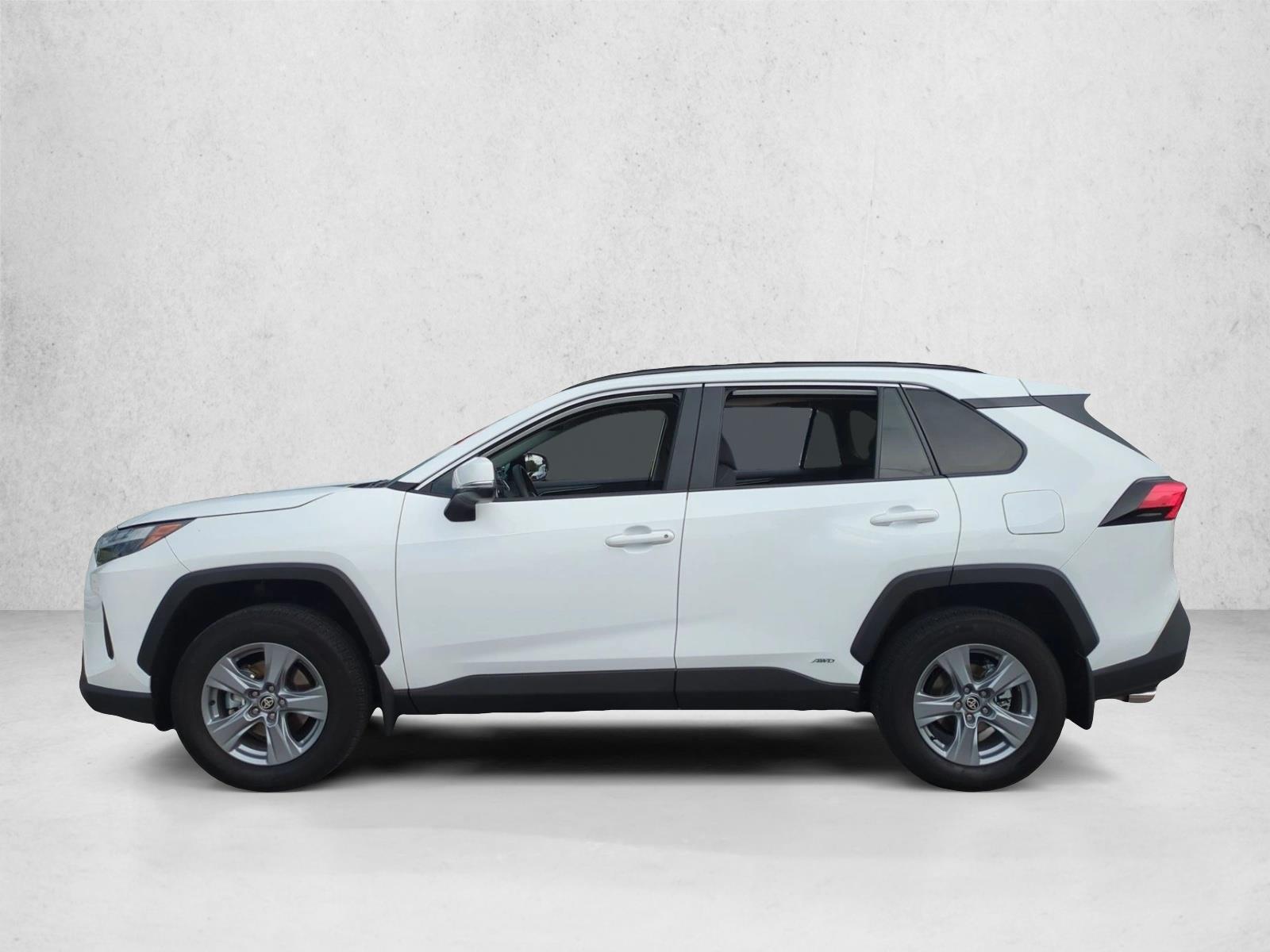 2025 Toyota RAV4 XLE - Photo 9