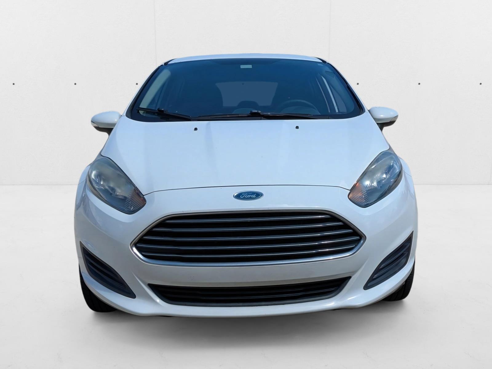 2015 Ford Fiesta SE photo 2