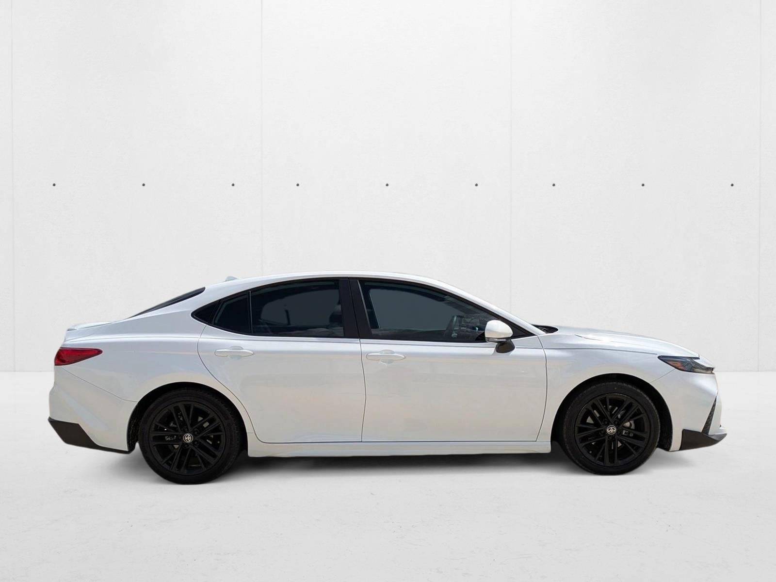 2025 Toyota Camry SE photo 4