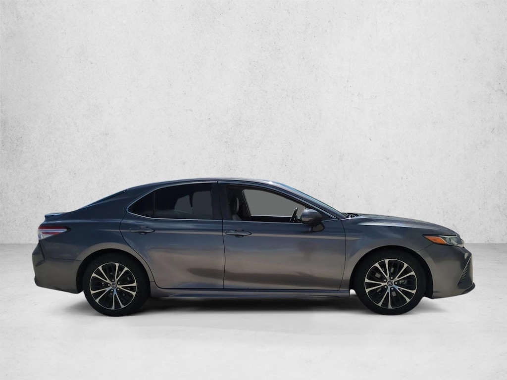 Used 2020 Toyota Camry SE Sedan