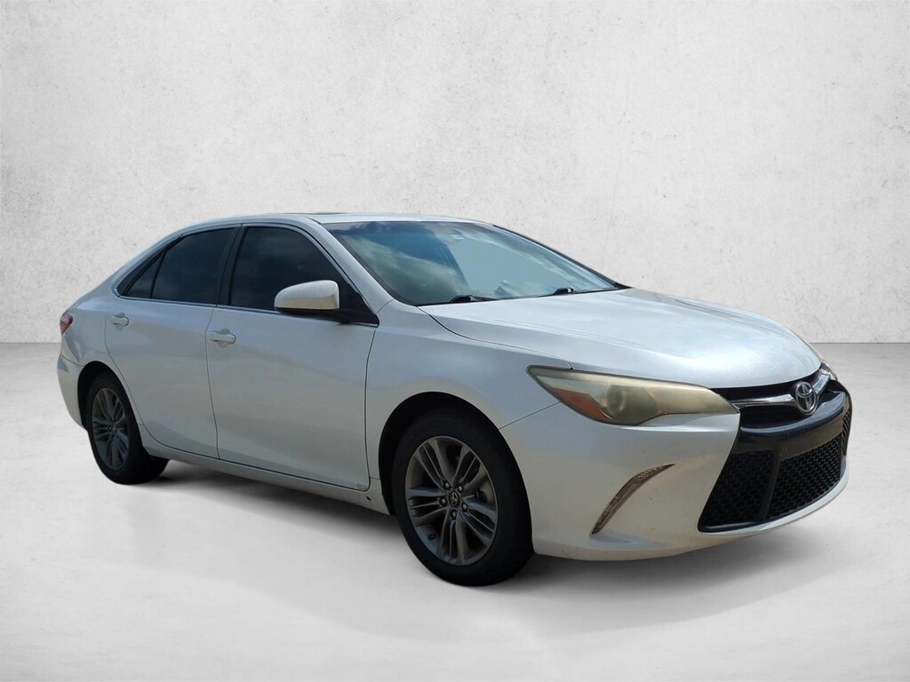 Used 2016 Toyota Camry SE Sedan
