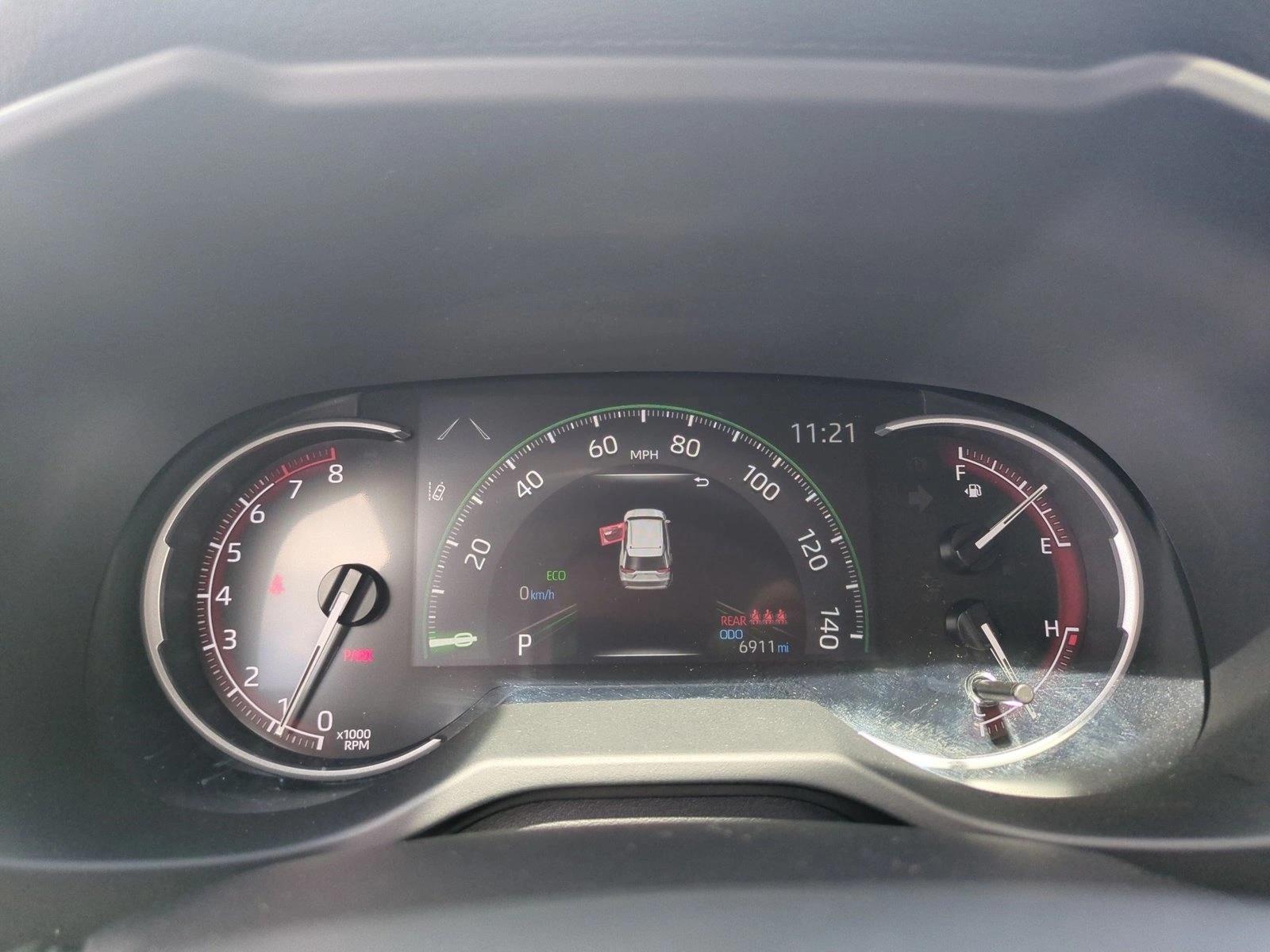 2025 Toyota RAV4 XLE - Photo 11