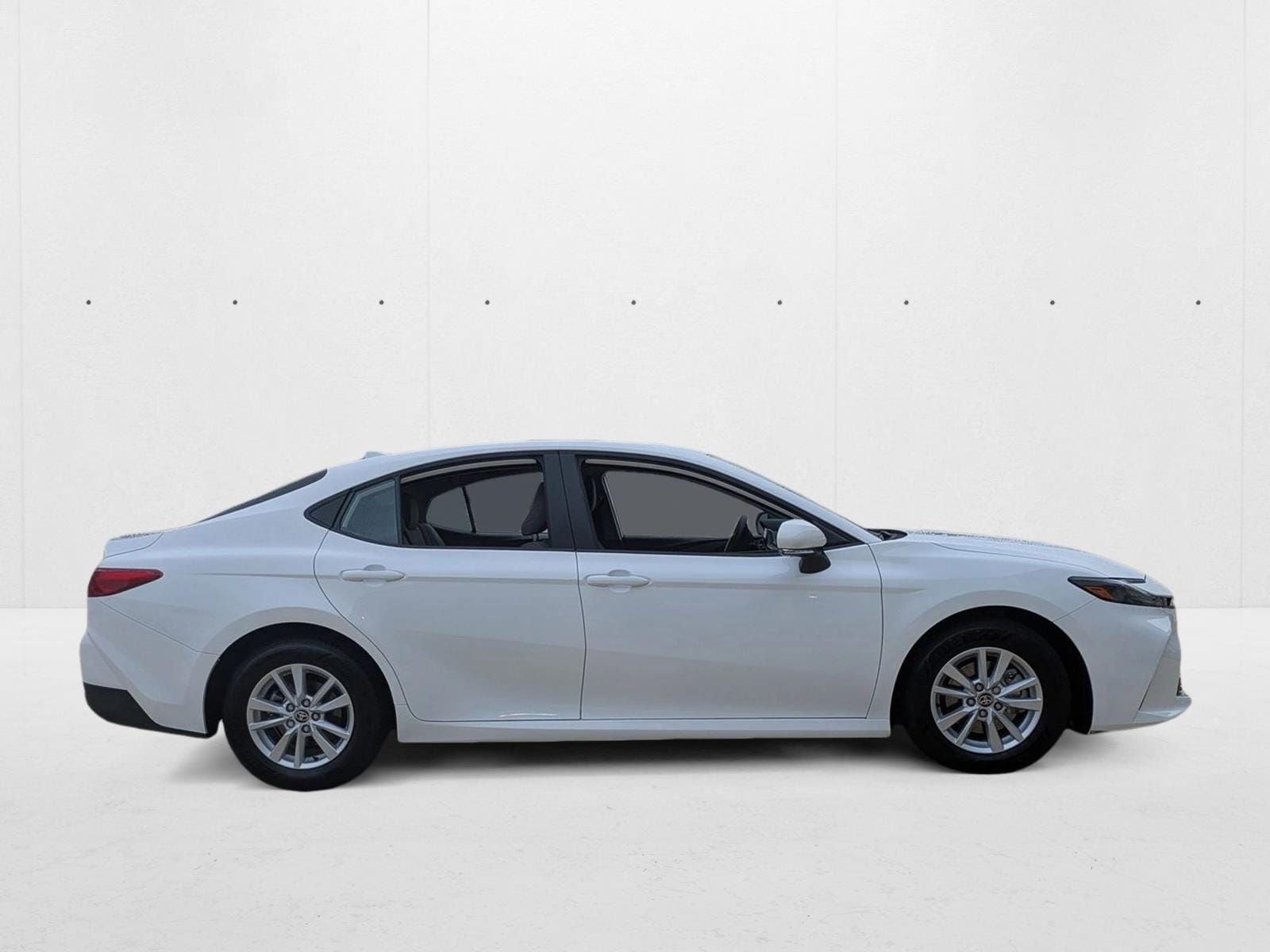 2025 Toyota Camry LE photo 4