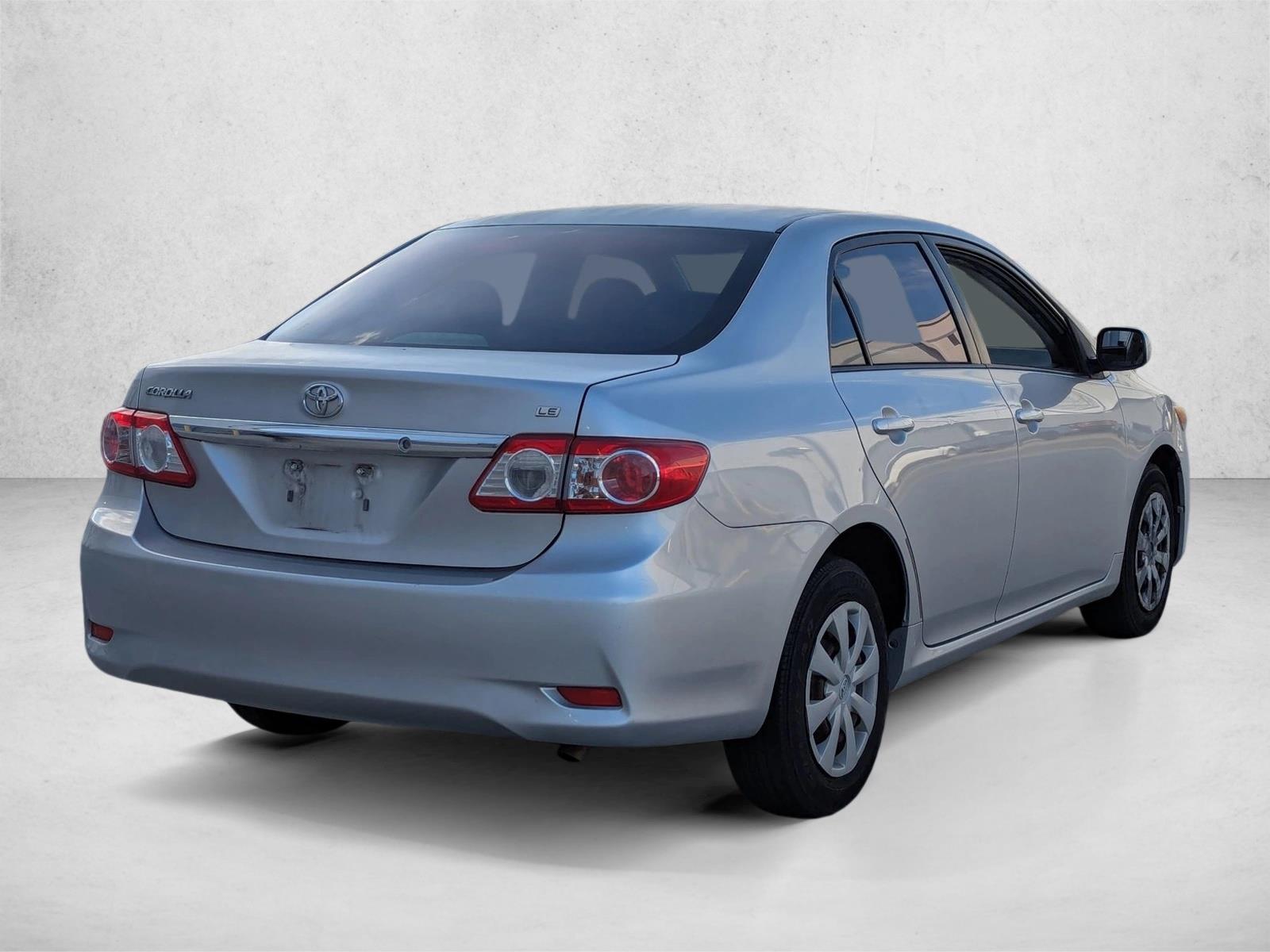 2011 Toyota Corolla LE photo 4