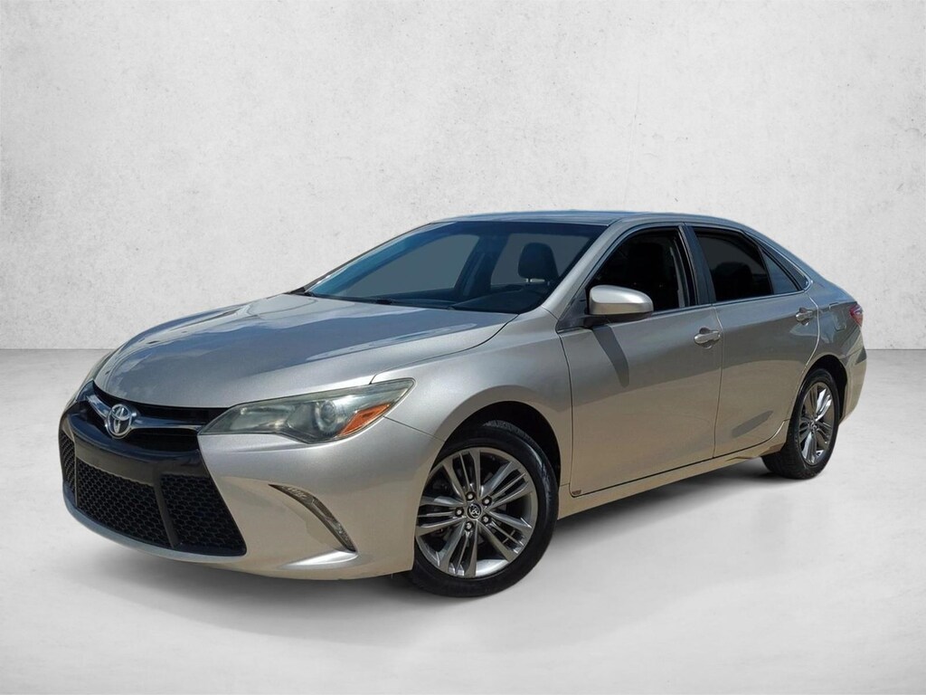 Used 2016 Toyota Camry SE Sedan