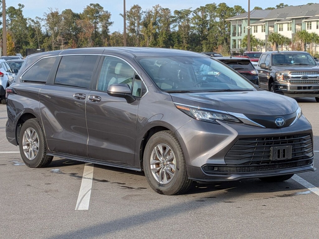 Used 2023 Toyota Sienna LE 8 Passenger Van Passenger Van