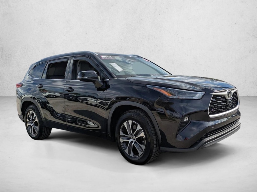 Used 2022 Toyota Highlander XLE SUV
