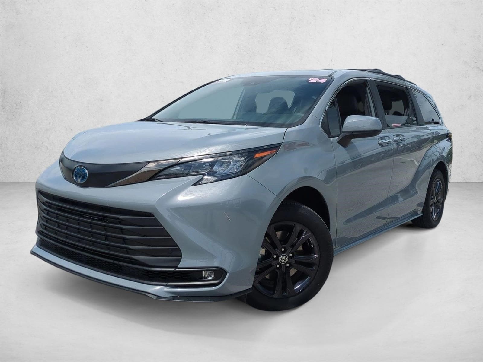 2024 Toyota Sienna Woodland Edition Hybrid AWD's photo