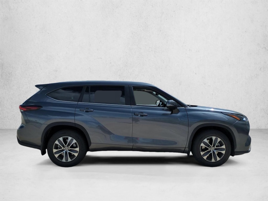 Used 2024 Toyota Highlander XLE SUV