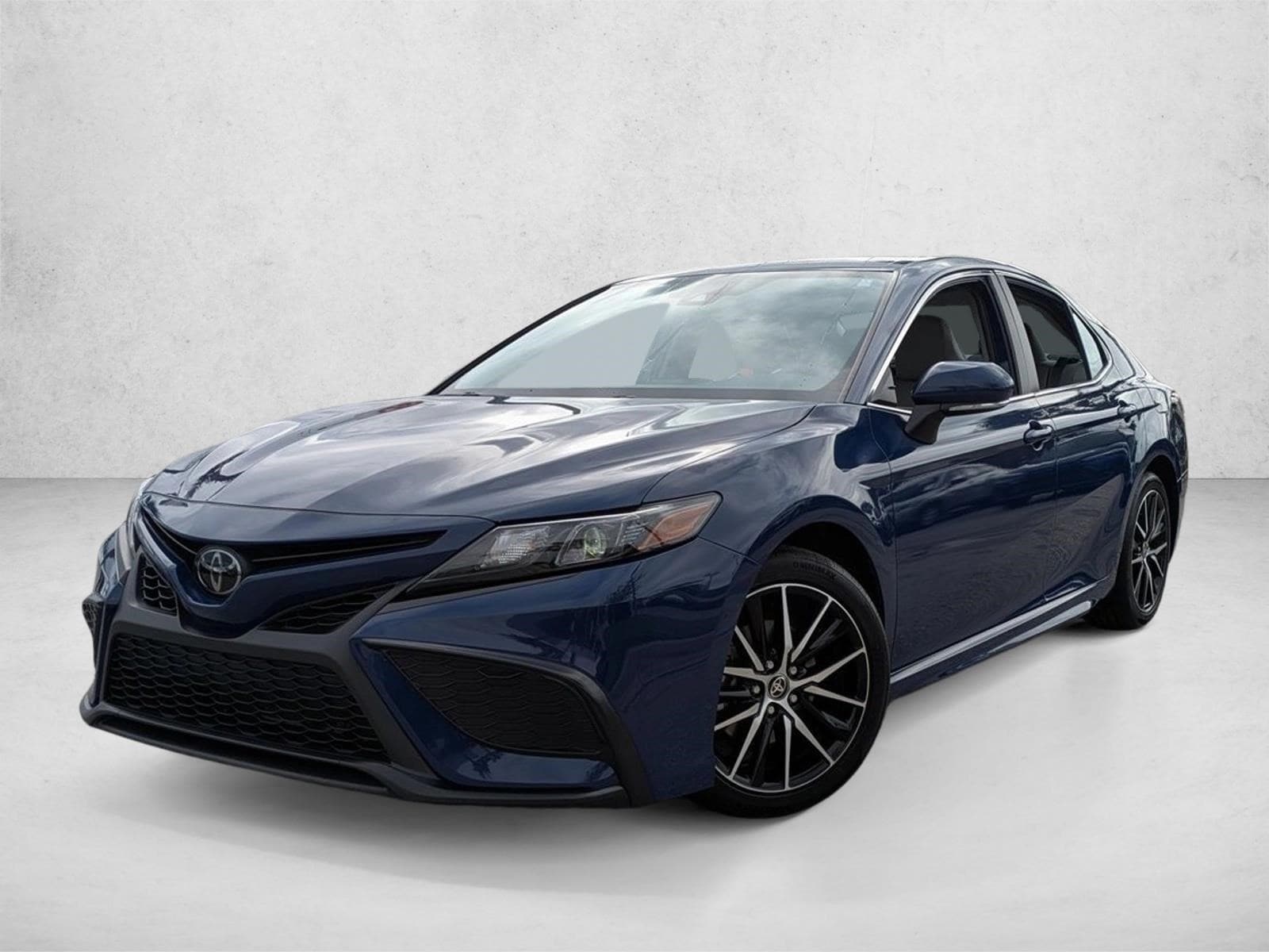 2024 Toyota Camry SE's photo