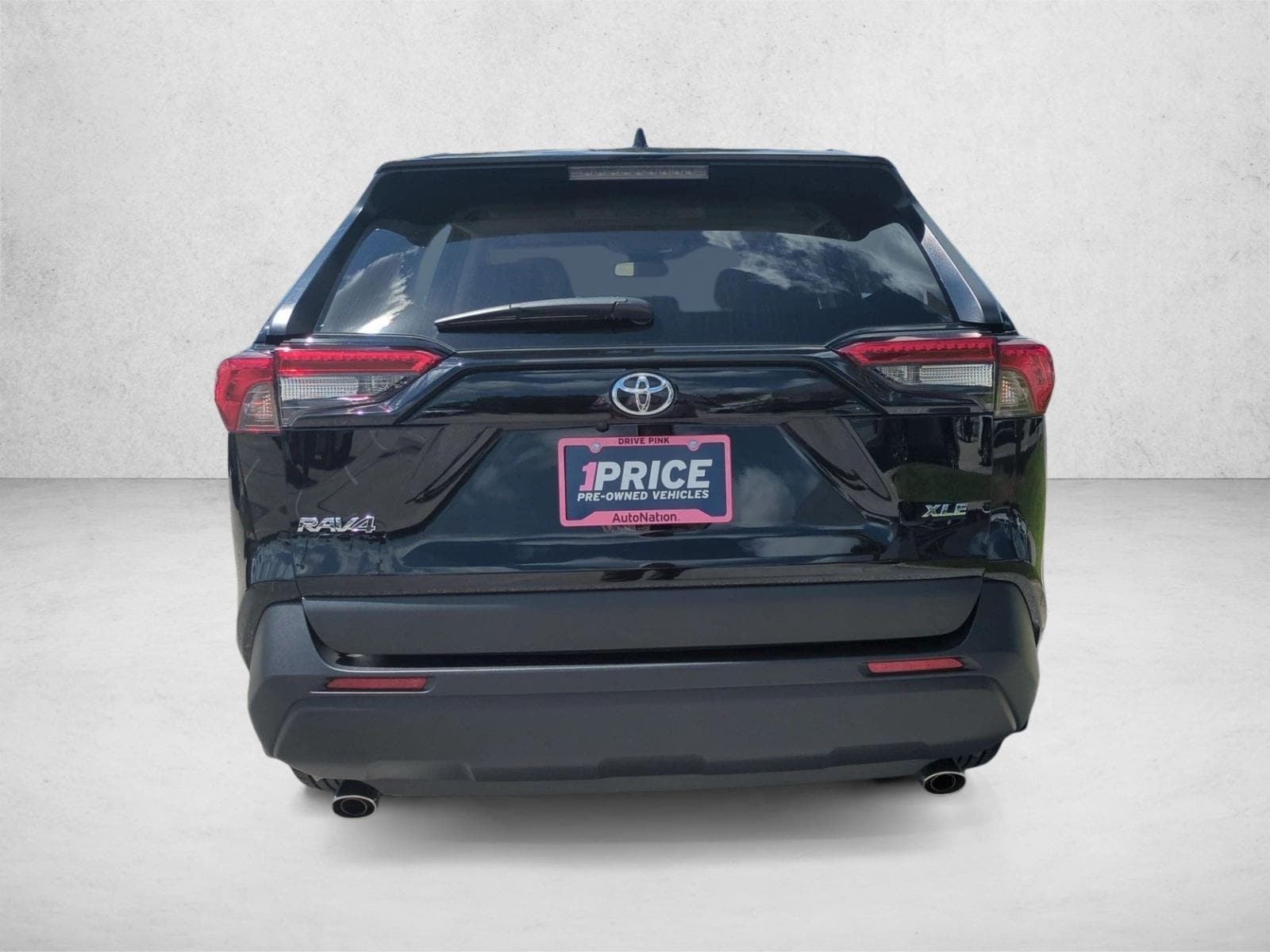 2025 Toyota RAV4 XLE - Photo 7