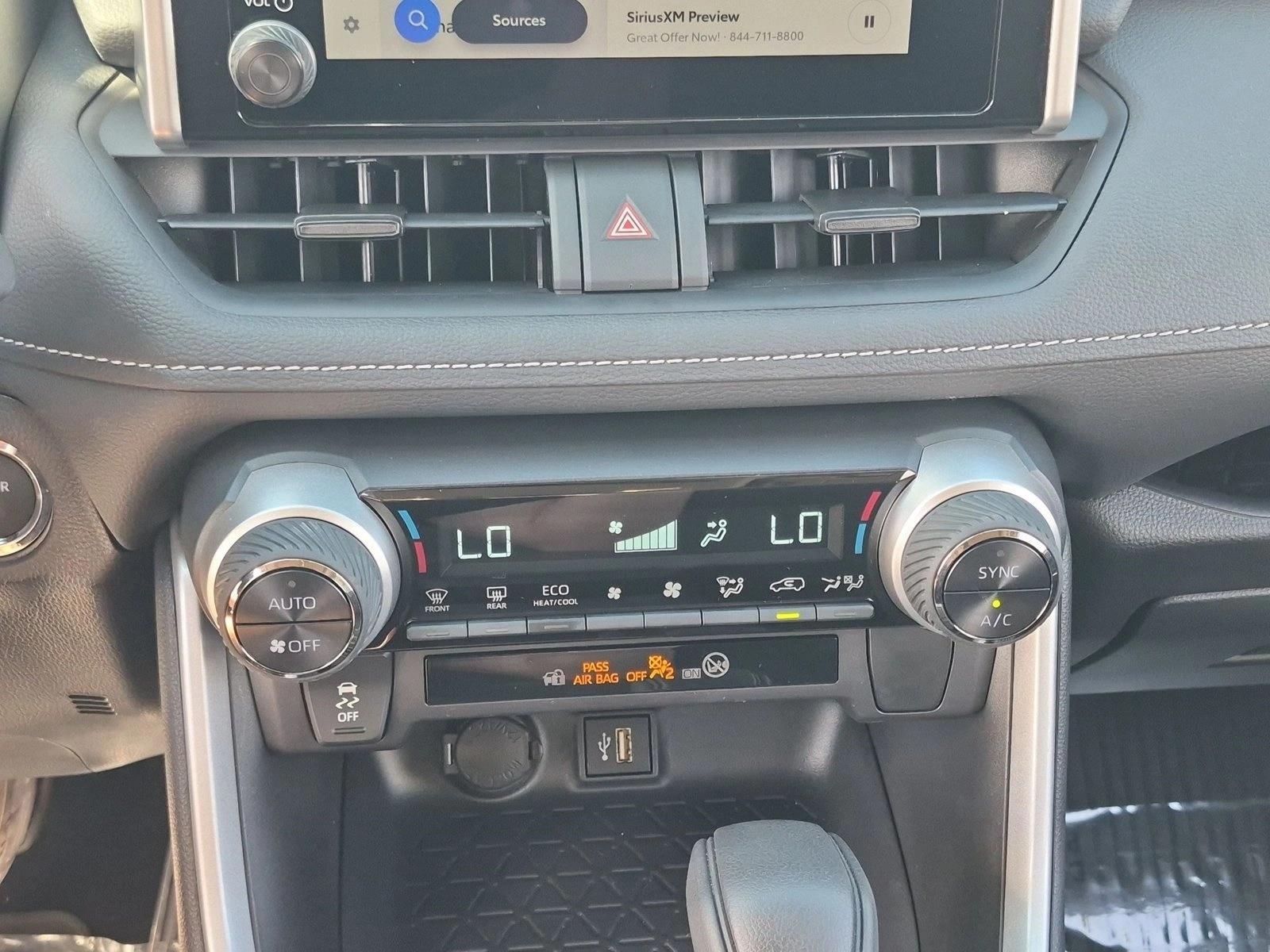 2025 Toyota RAV4 XLE - Photo 14