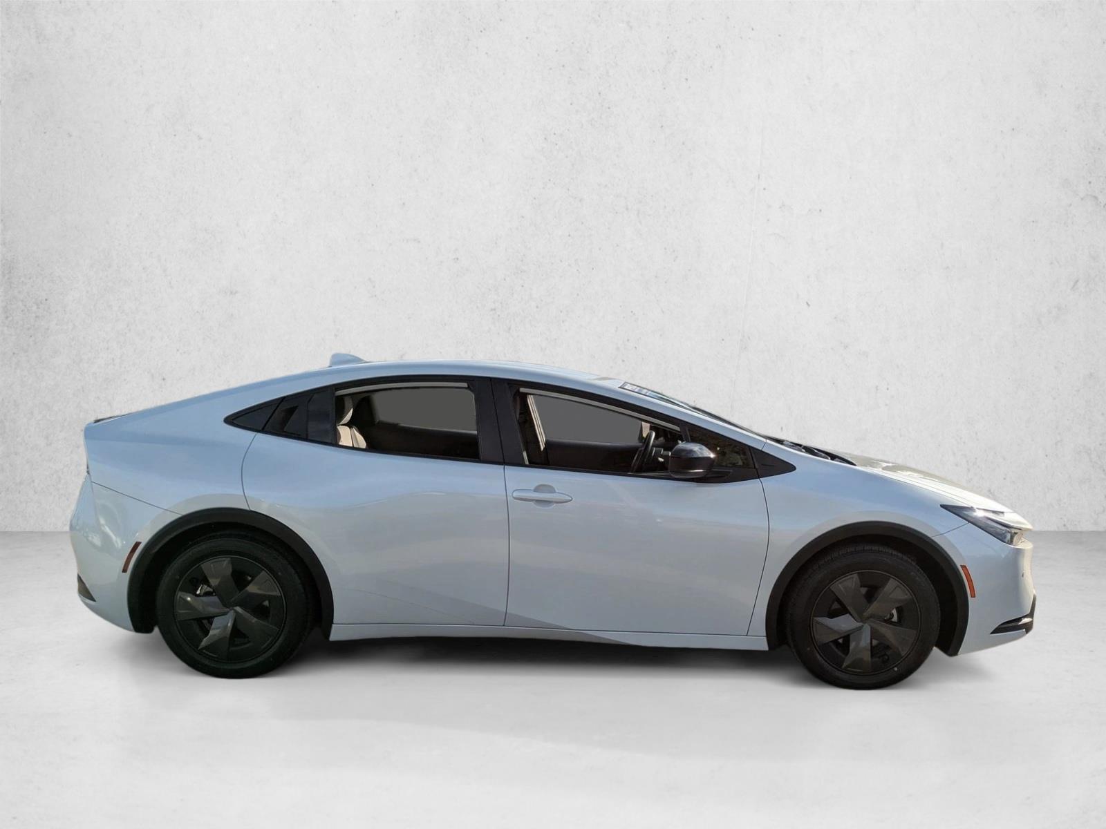 2024 Toyota Prius LE photo 4