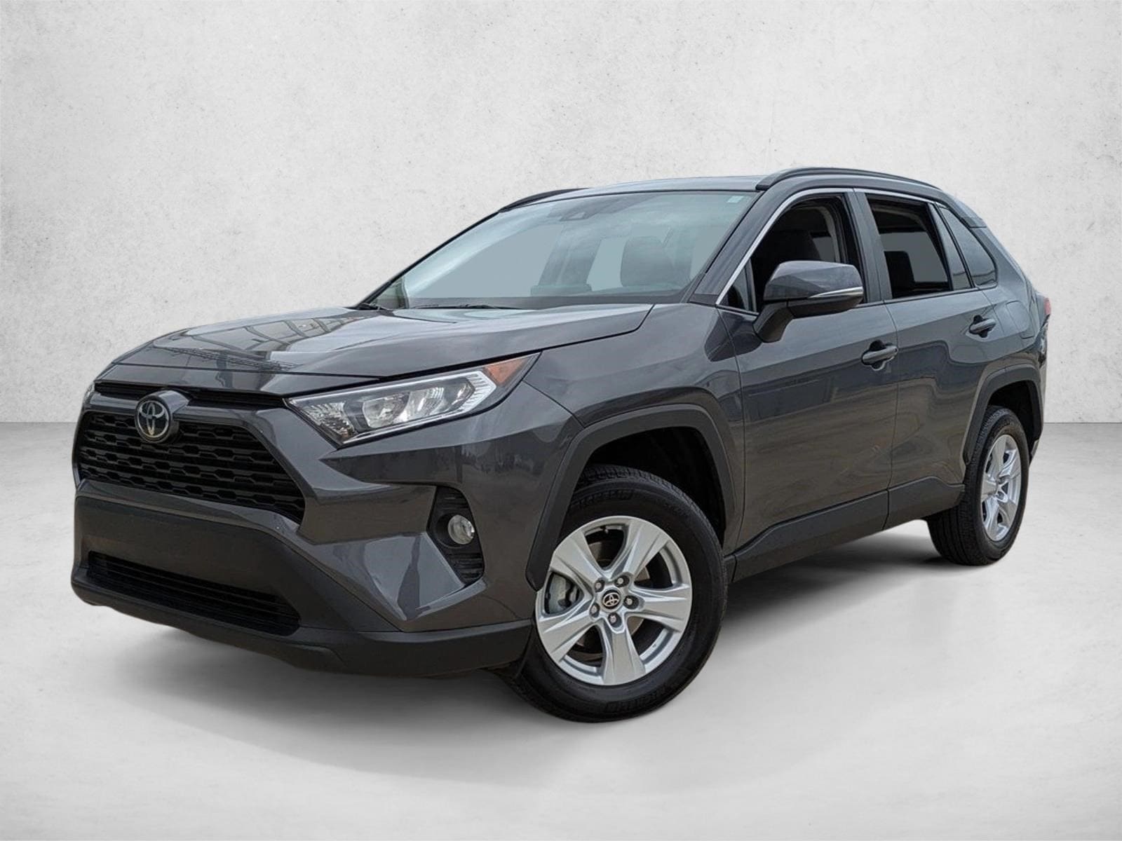 2021 Toyota RAV4 XLE's photo