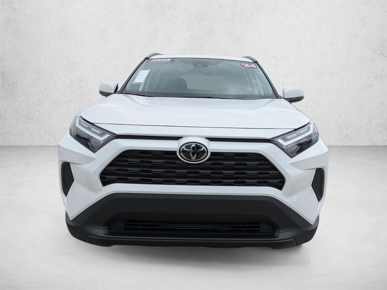 2024 Toyota RAV4 XLE photo 2
