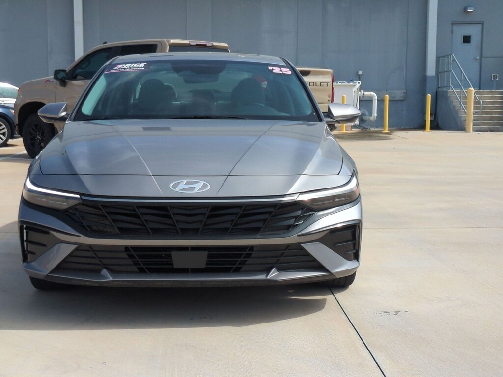 Used 2025 Hyundai Elantra Limited Sedan