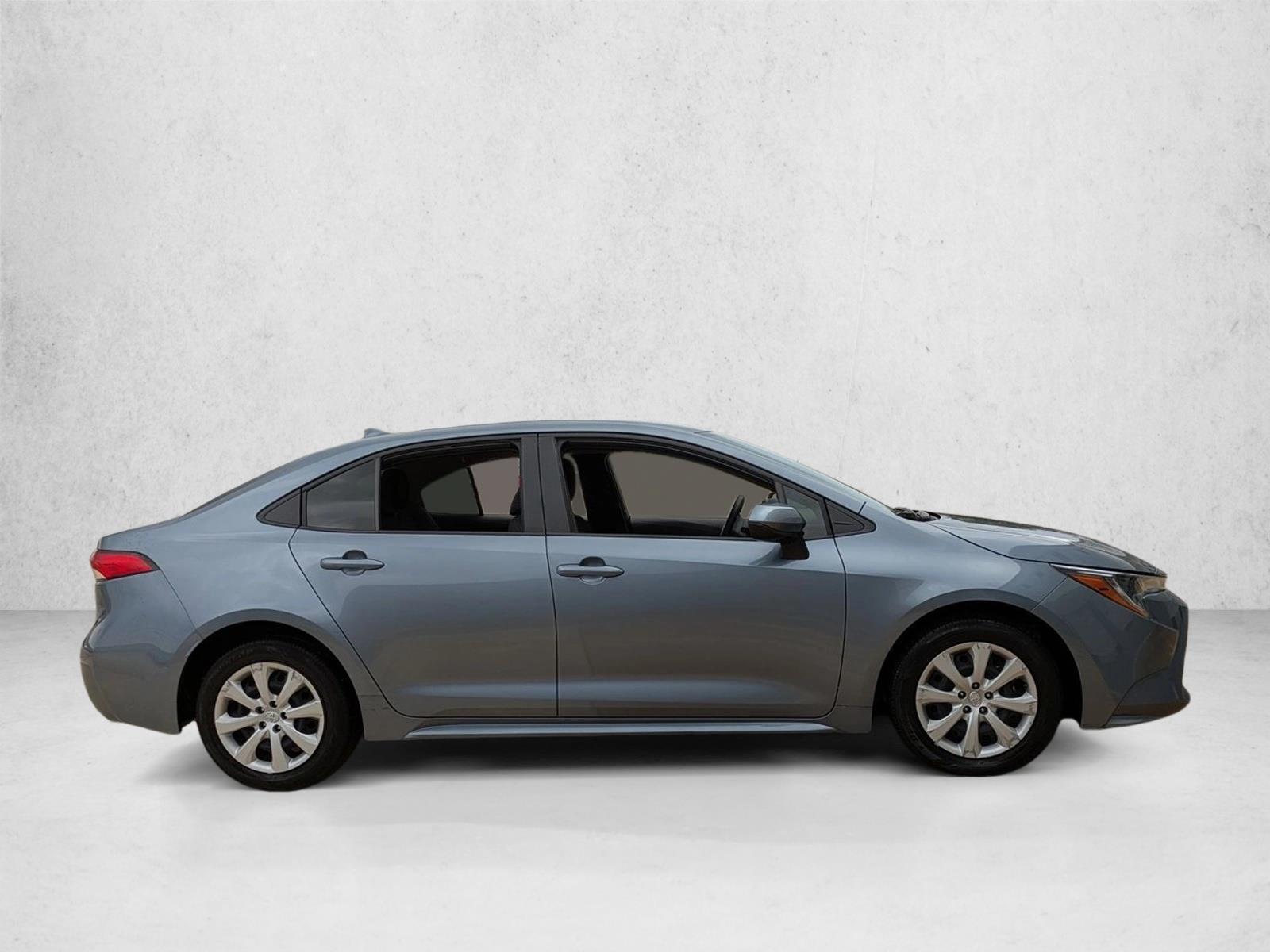 2022 Toyota Corolla LE photo 4