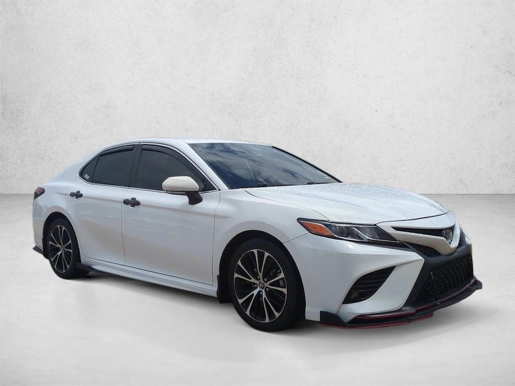 Used 2020 Toyota Camry SE Sedan