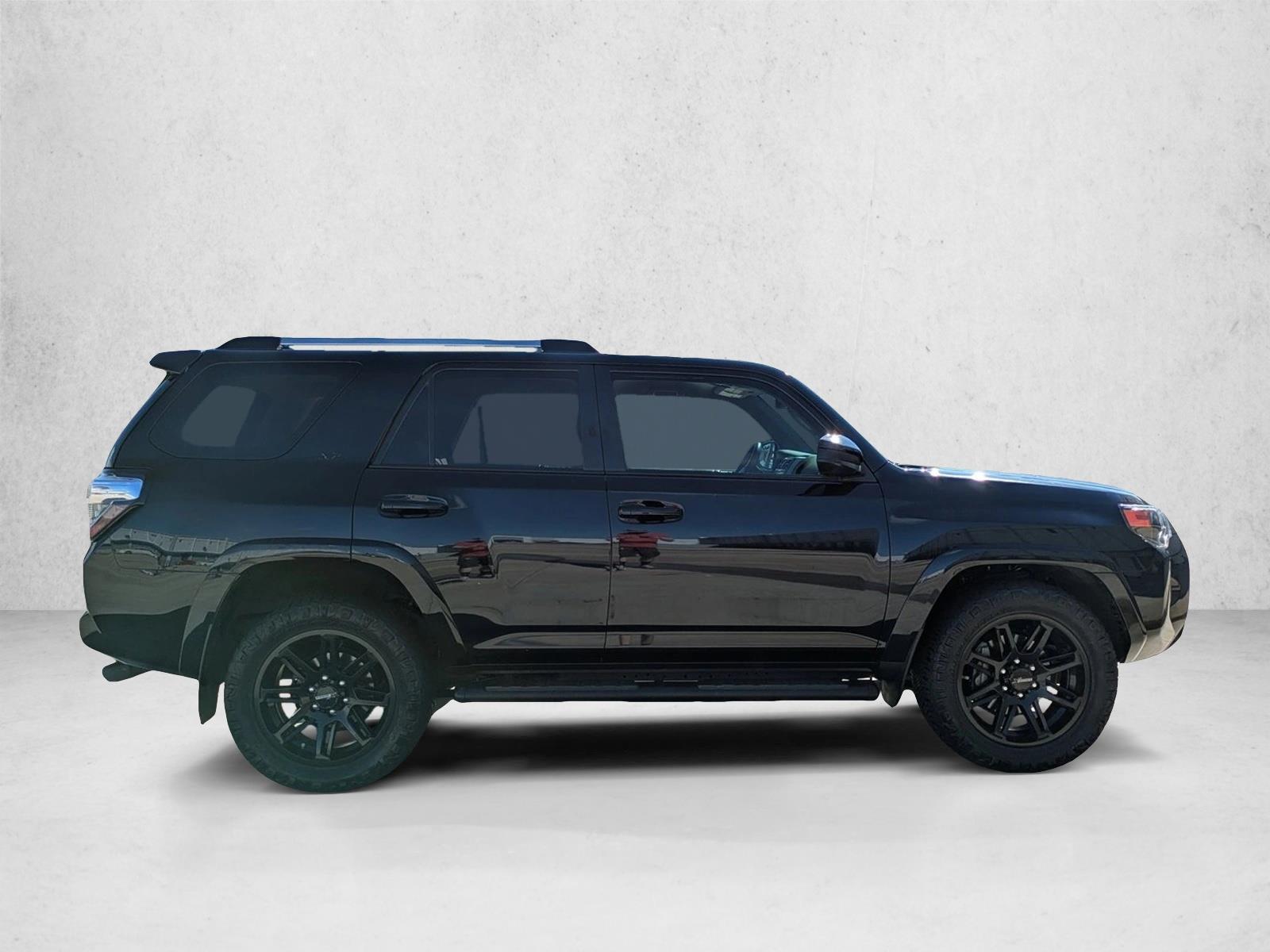 2022 Toyota 4Runner SR5 photo 4