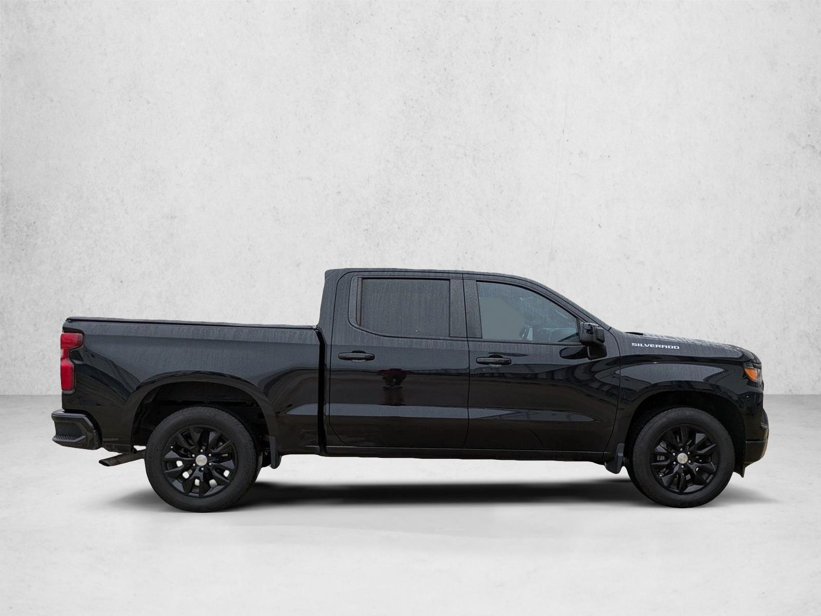 2023 Chevrolet Silverado 1500 Custom photo 4