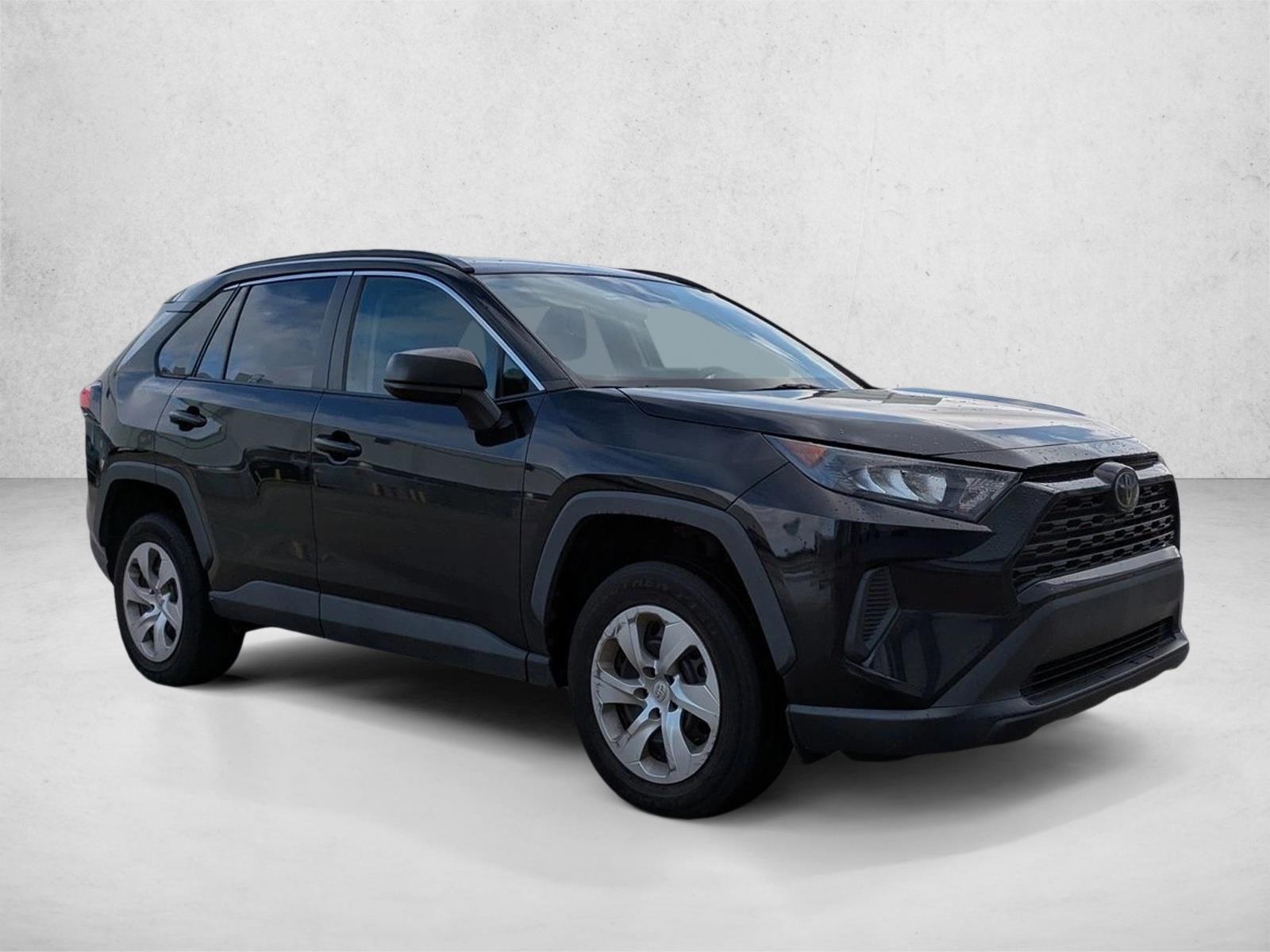 2021 Toyota RAV4 LE photo 3