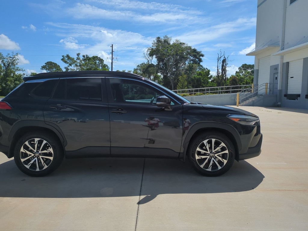 Used 2025 Toyota Corolla Cross XLE SUV