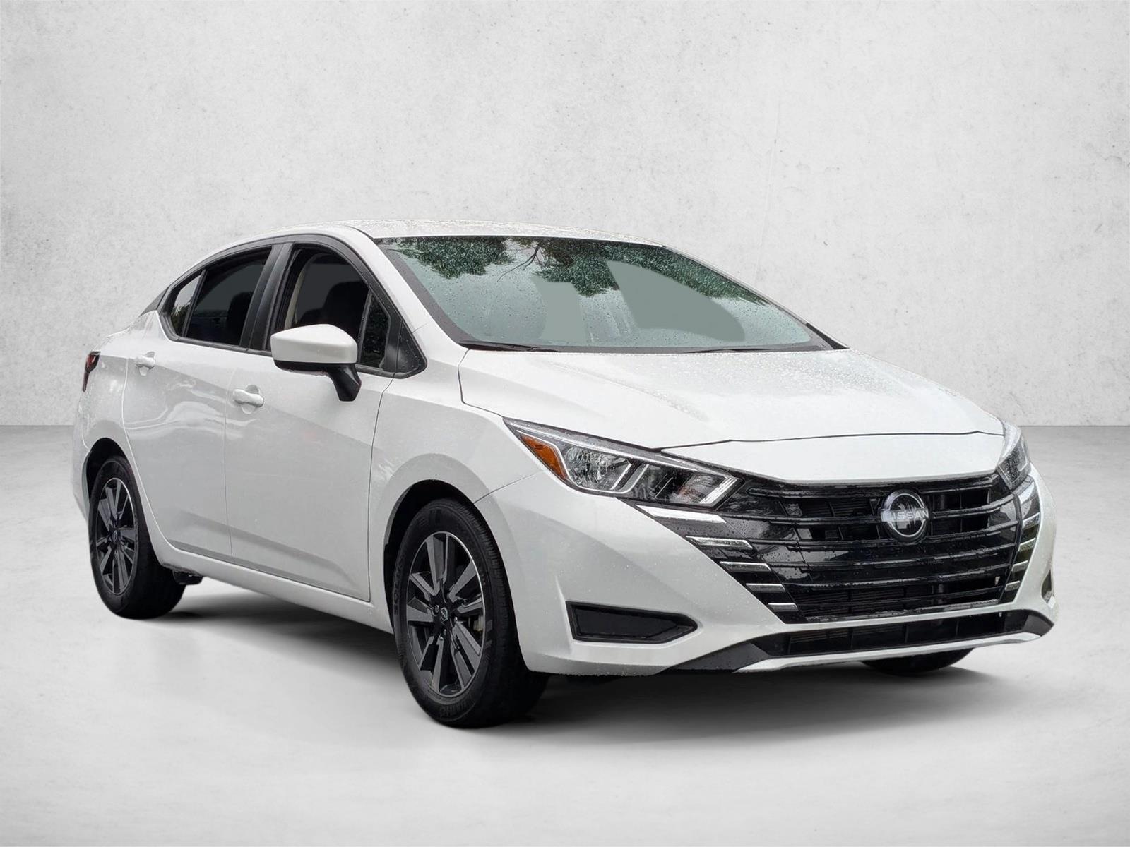 2024 Nissan Versa 1.6 SV photo 2