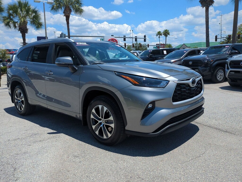 Used 2025 Toyota Highlander XLE SUV