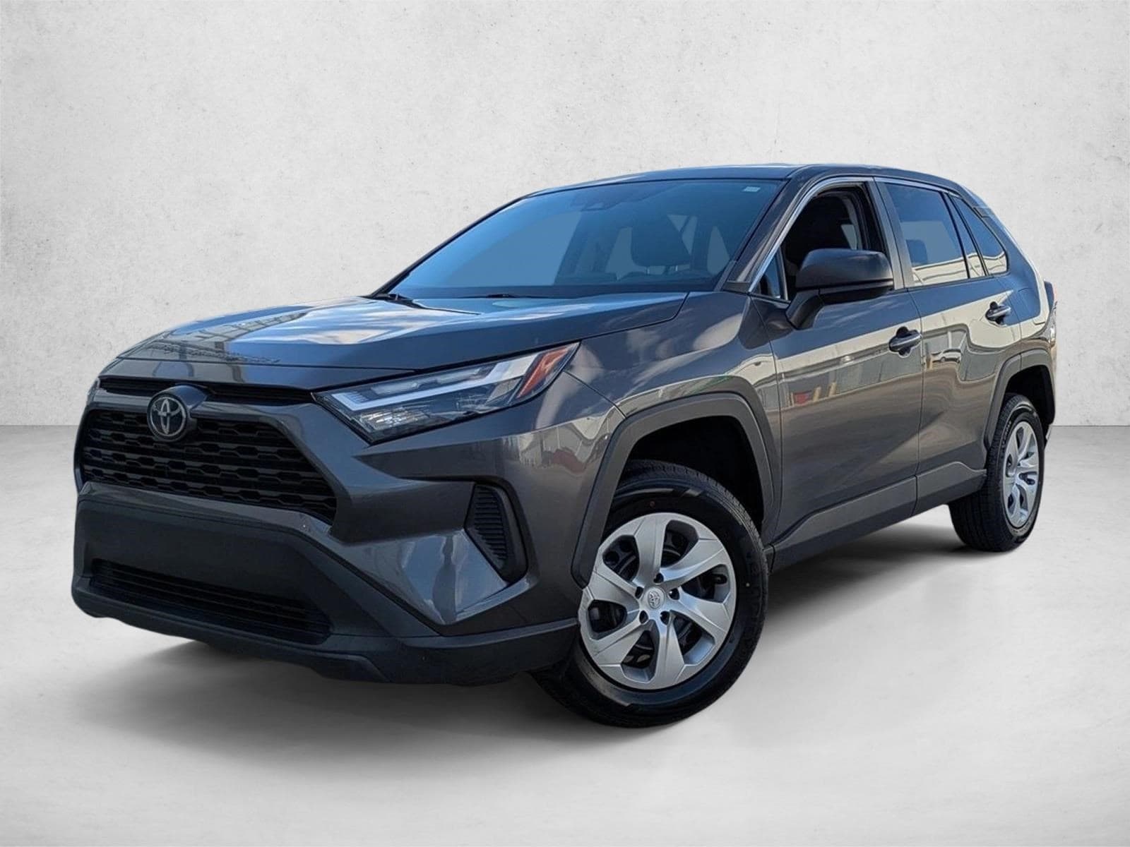 2023 Toyota RAV4 LE's photo