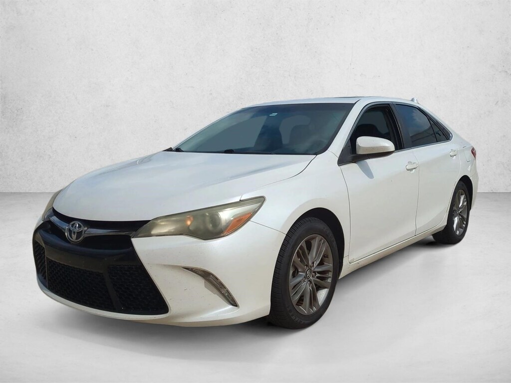 Used 2016 Toyota Camry SE Sedan