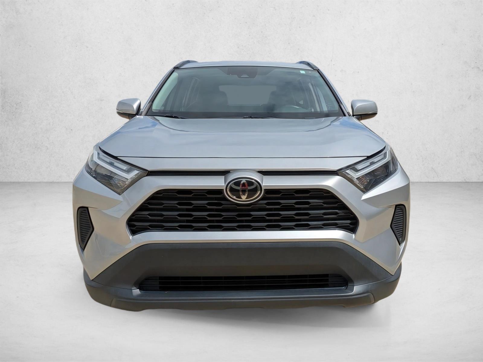 2022 Toyota RAV4 XLE photo 2