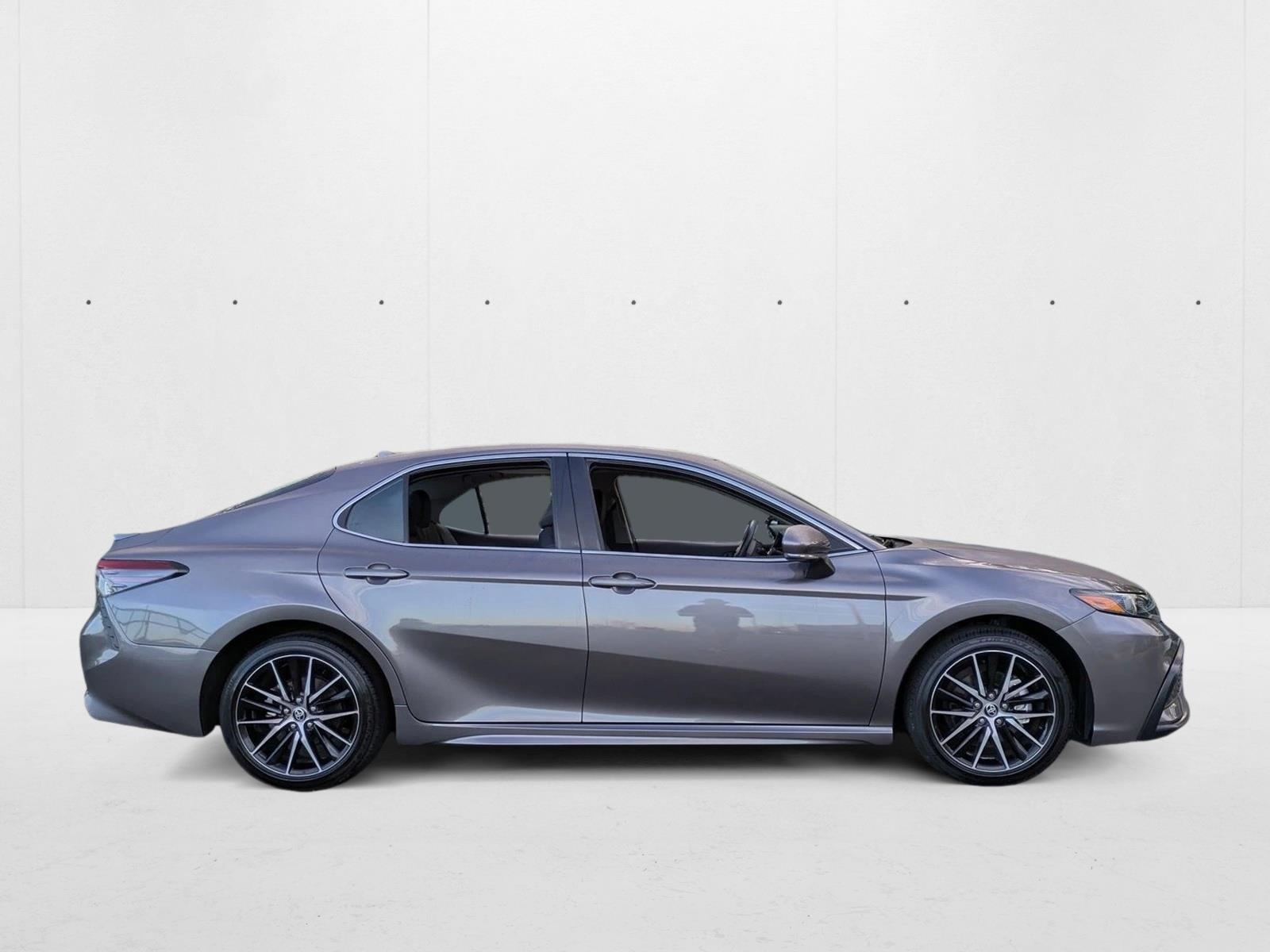 2024 Toyota Camry SE photo 4