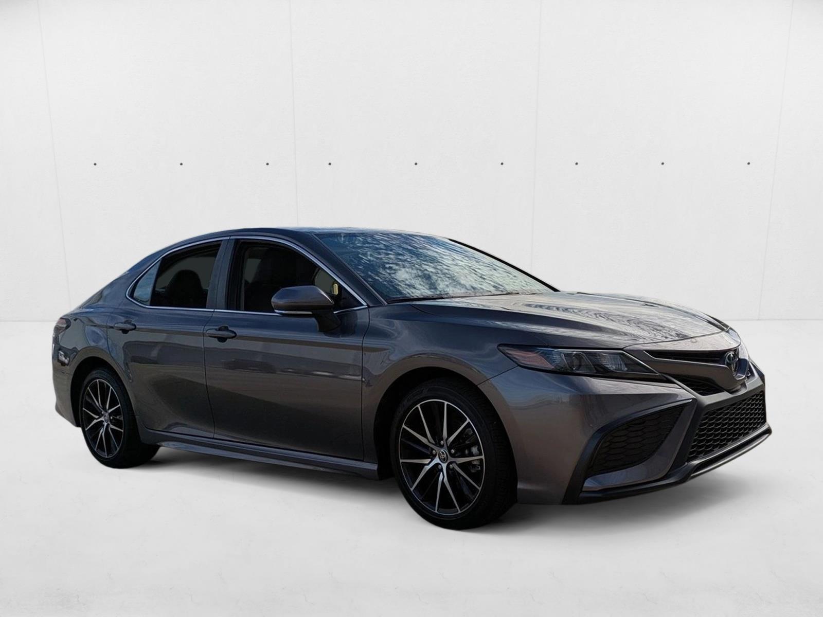 2024 Toyota Camry SE photo 3