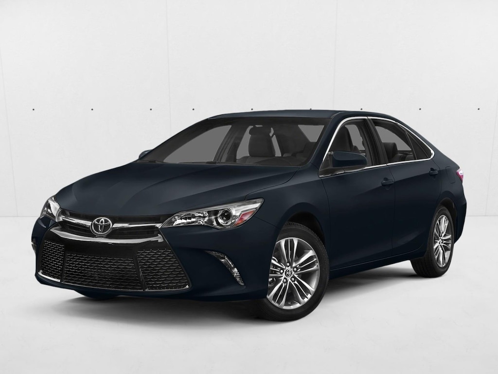 Used 2015 Toyota Camry SE Sedan