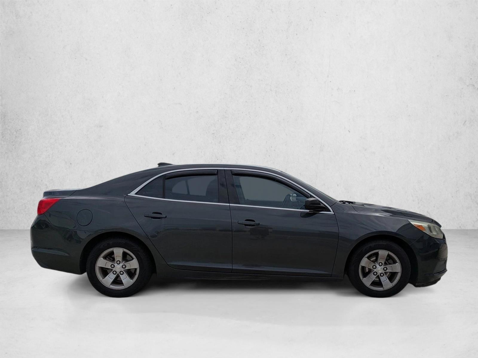 2015 Chevrolet Malibu LS photo 3