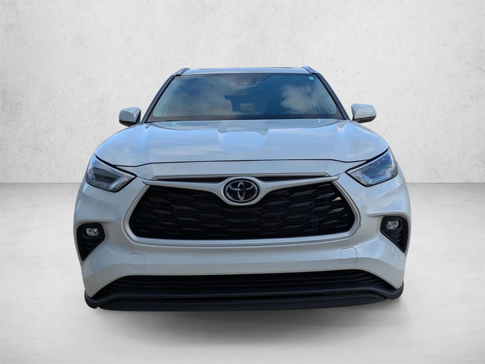 2024 Toyota Highlander XLE photo 2