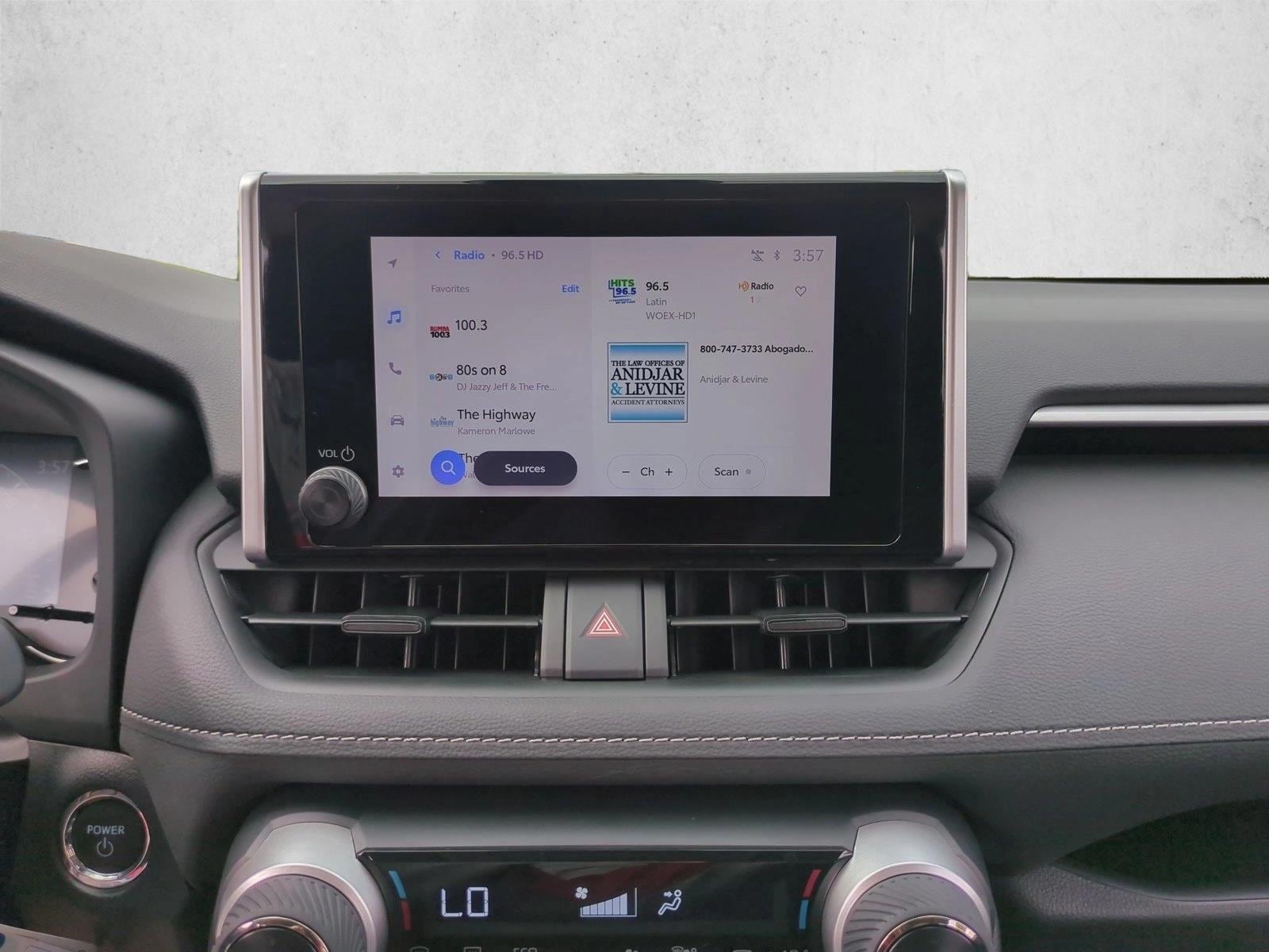 2025 Toyota RAV4 XLE - Photo 14